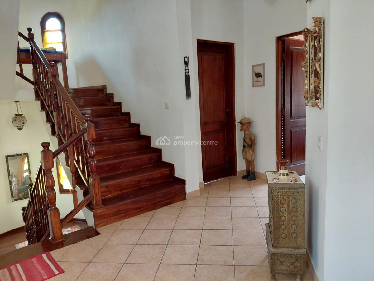 4 Bedroom House Sitting on 1/2 Acre Plot with Big Garage 3 Minutes Wal, Watamu, Watamu, Kilifi, Townhouse for Sale