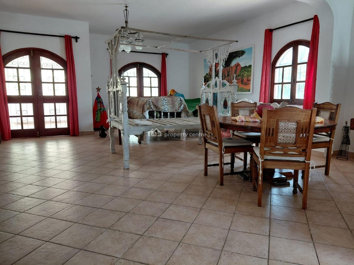 4 Bedroom House Sitting on 1/2 Acre Plot with Big Garage 3 Minutes Wal, Watamu, Watamu, Kilifi, Townhouse for Sale