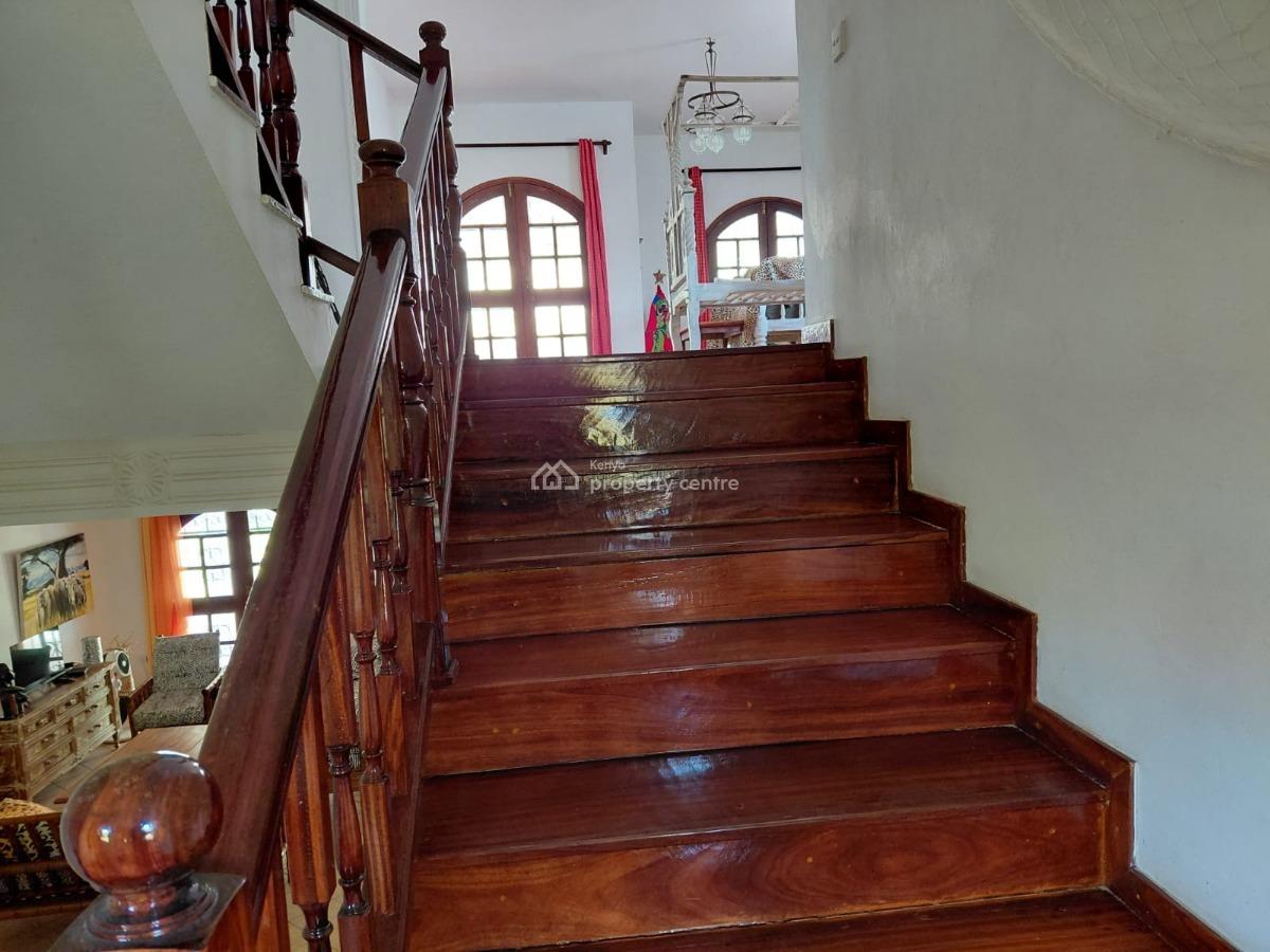 4 Bedroom House Sitting on 1/2 Acre Plot with Big Garage 3 Minutes Wal, Watamu, Watamu, Kilifi, Townhouse for Sale