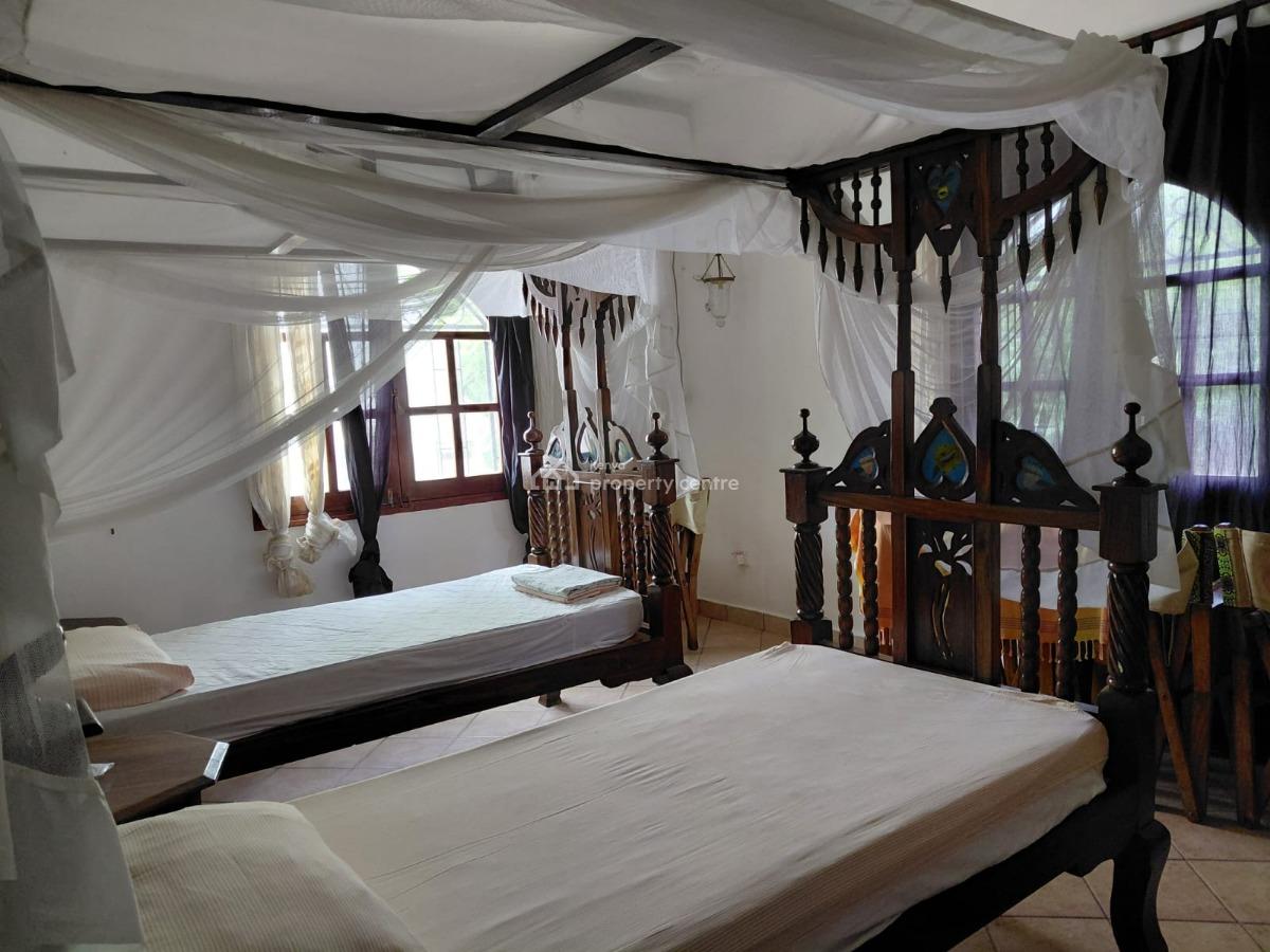 4 Bedroom House Sitting on 1/2 Acre Plot with Big Garage 3 Minutes Wal, Watamu, Watamu, Kilifi, Townhouse for Sale