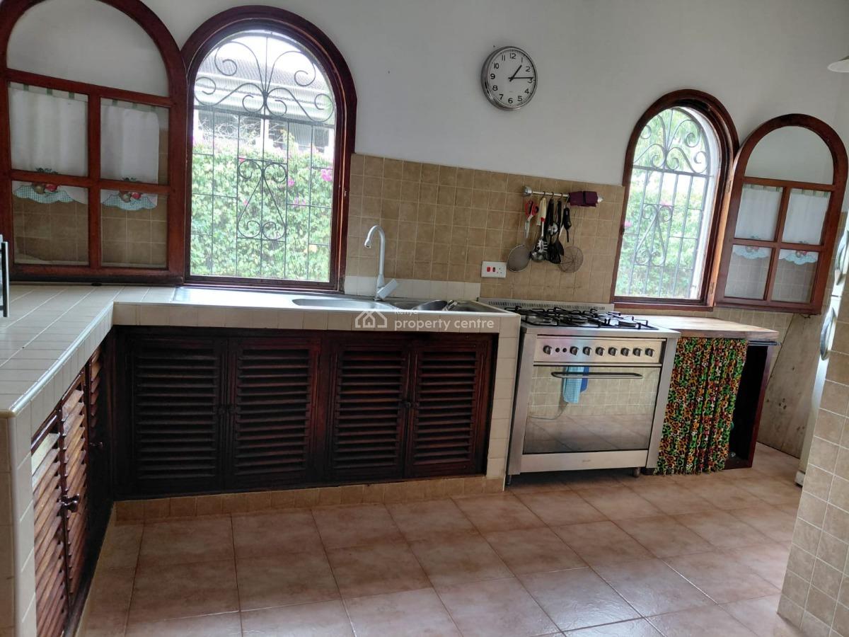 4 Bedroom House Sitting on 1/2 Acre Plot with Big Garage 3 Minutes Wal, Watamu, Watamu, Kilifi, Townhouse for Sale
