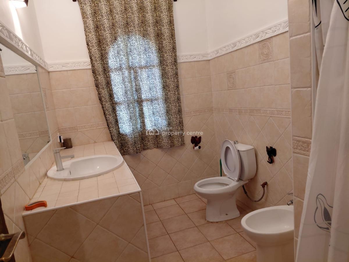 4 Bedroom House Sitting on 1/2 Acre Plot with Big Garage 3 Minutes Wal, Watamu, Watamu, Kilifi, Townhouse for Sale