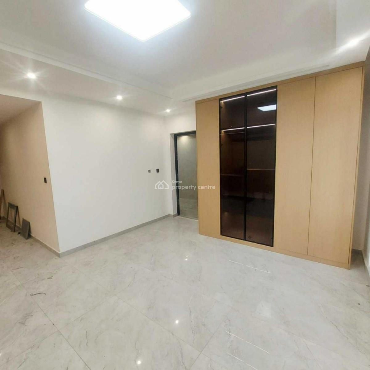 Studio Apartment in Diplomat Residencies, Westlands, Near Westgate Mall, Westlands, Nairobi, Bedsitter (single Room) for Sale