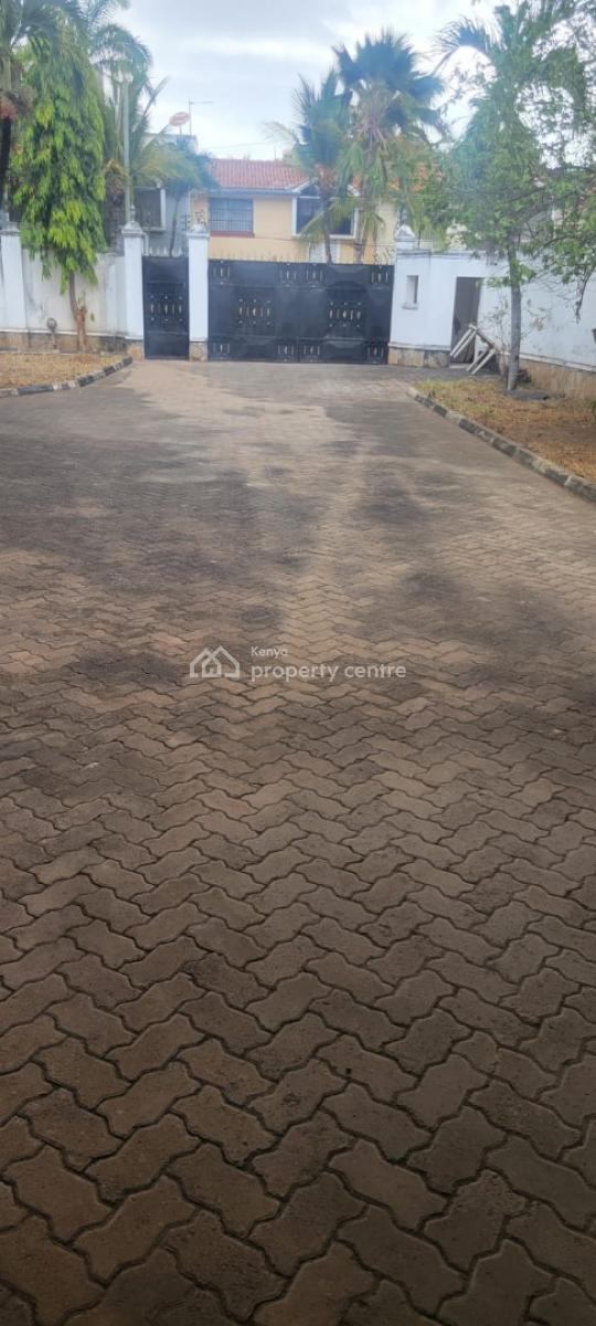5 Bedrooms with a S/q Massionnatte on a Quarter Acre in Nyali Simba Es, Nyali Mombasa, Nyali, Mombasa, Townhouse for Sale