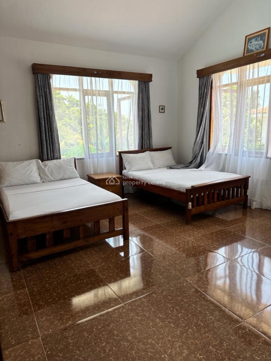7 Bedrooms Mansion with a Swimming Pool Sitting on a Half Acre Propert, Nyali, Nyali, Mombasa, Townhouse for Sale