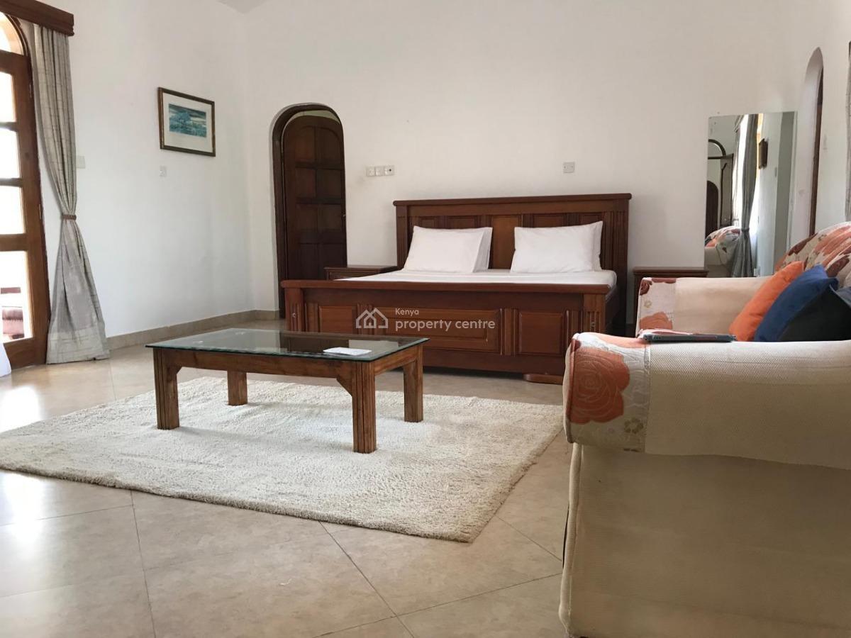 7 Bedrooms Mansion with a Swimming Pool Sitting on a Half Acre Propert, Nyali, Nyali, Mombasa, Townhouse for Sale
