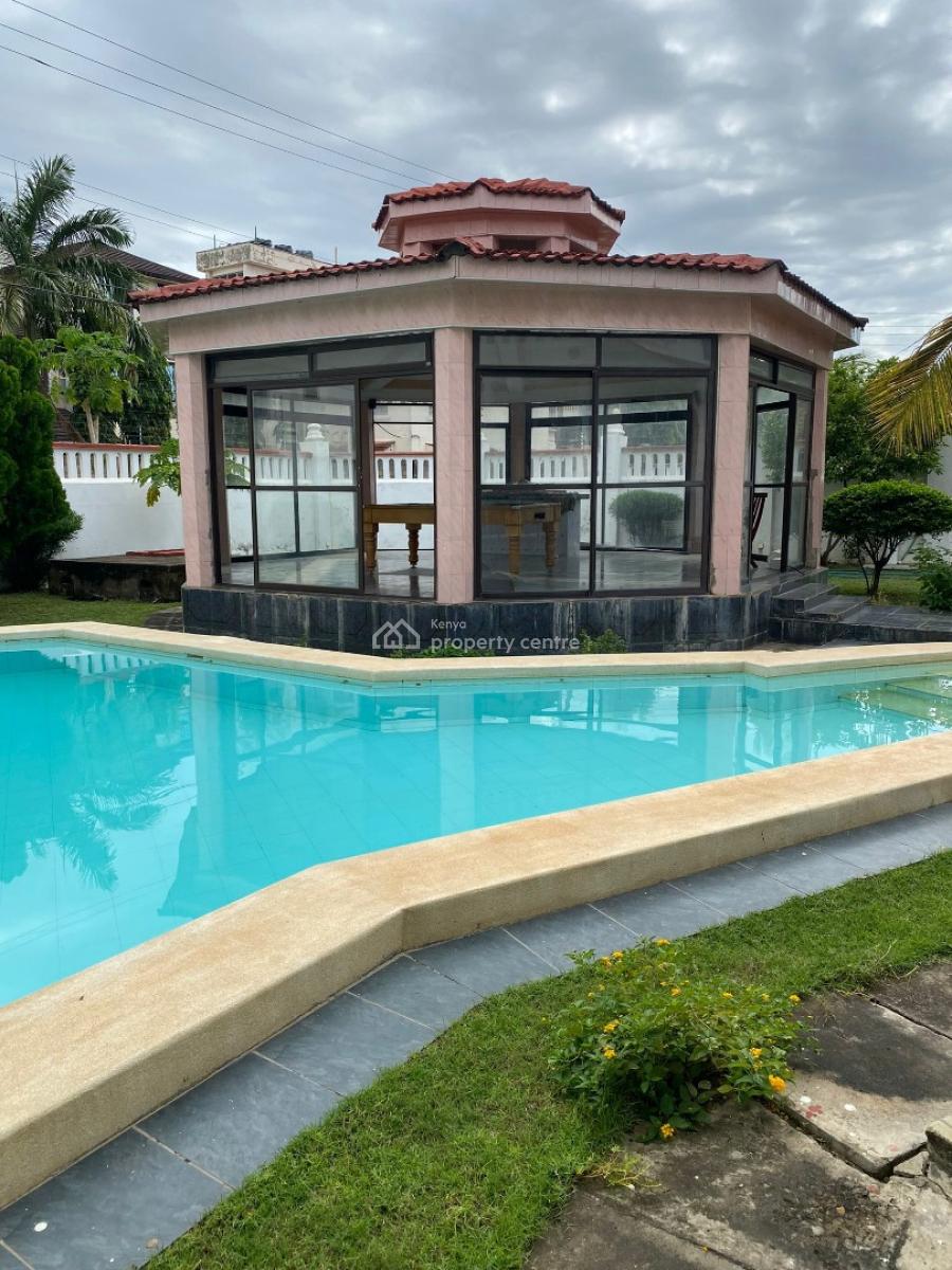 5 Bedrooms Mansion with a Swimming Pool Sitting on a Half Acre for Sal, Nyali Mombasa, Nyali, Mombasa, Townhouse for Sale