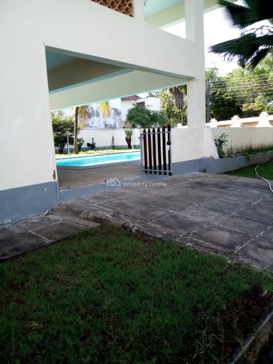 5 Bedrooms Mansion with a Swimming Pool Sitting on a Half Acre for Sal, Nyali Mombasa, Nyali, Mombasa, Townhouse for Sale
