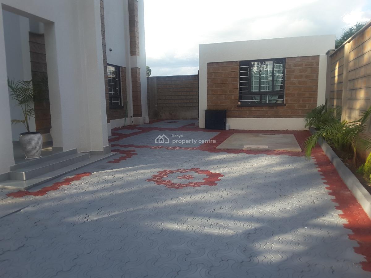 Stunning 4 Br Roofless House Plus Sqs, Kandisi Rd, Rimpa, Ongata Rongai, Kajiado, Townhouse for Sale
