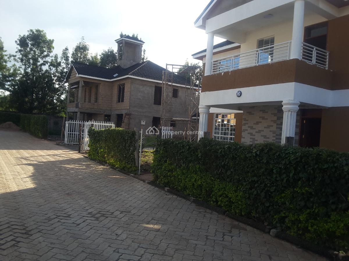 Lovely 4 Br House Plus Sqs in Excellent Location, Kandisi Rd, Rimpa, Ongata Rongai, Kajiado, Townhouse for Sale