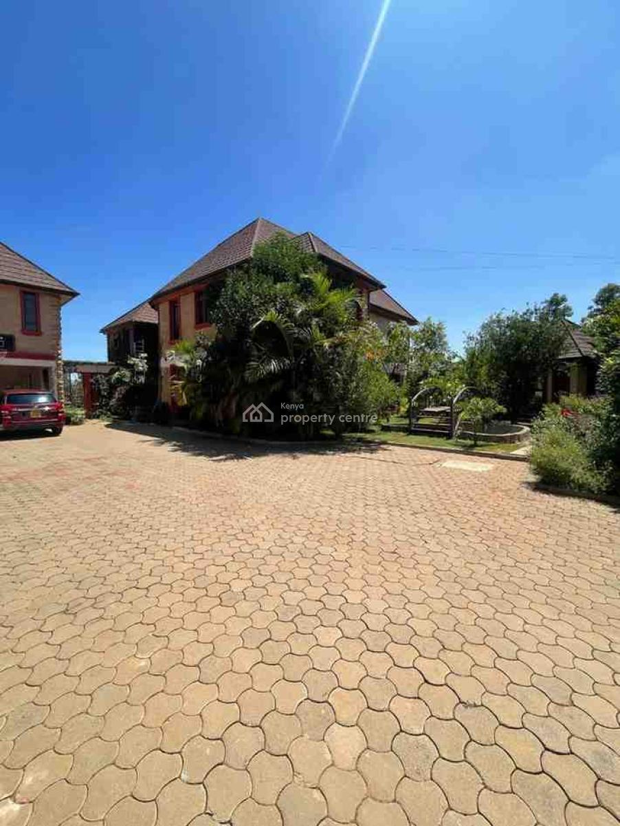 4 Bedroom with Dsq & One Bedroom Guest House, Fair Acres, Karen, Nairobi, Townhouse for Sale