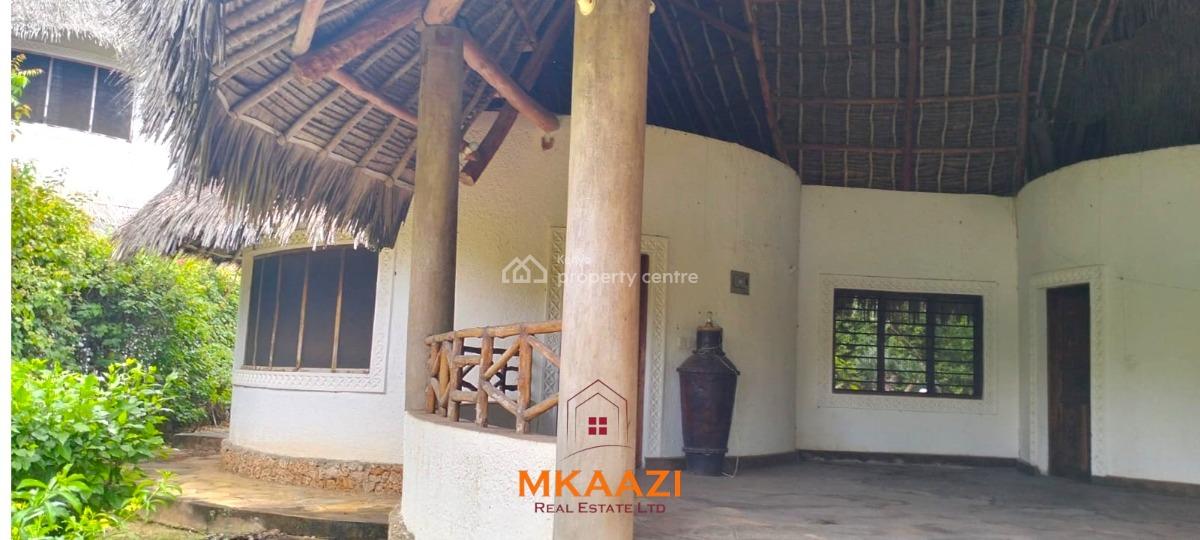 Elegant 4-bedroom Coastal Residence in Mayungu -- Second Row, Mayungu Flamingo Resort, Malindi Town, Kilifi, House for Sale