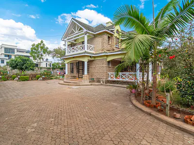 4 Bedrooms House