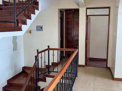 Luxurious 5 Bedrooms Townhouse Villas