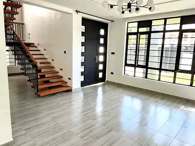 4 Bedroom All-En-Suite Maisonette Plus a DSQ