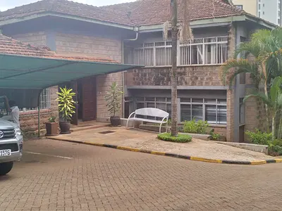 4 Bedroom Commercial House