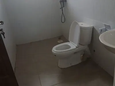 A Spacious and Modern 4th Floor 3 Bedroom Apartment Plus a DSQ