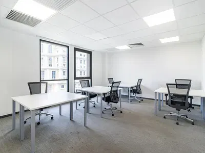 Tailor-Made Dream Offices for 5 Employees in Spaces GTC