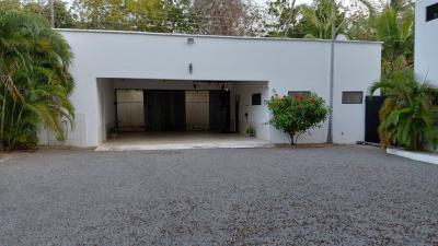 Luxury 4-bedroom Home, Watamu  ½ Acre, Infinity Pool 5 Car Garage, Close to Watamu Beach, Watamu, Kilifi, House for Sale