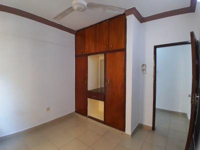 Spacious 3 Bedroom Apartment with Master Ensuite, Near Mewa Hospital, Majengo, Mombasa, Apartment for Rent