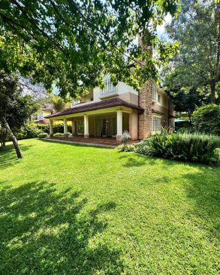 Elegant 5-bedroom Secure Gated Community with Modern Amenities, Near The Hub Karen, Karen, Nairobi, Townhouse for Rent