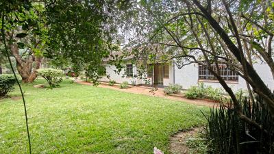 Charming 3-bedroom Bungalow with Dsq, Karen, Nairobi, Detached Bungalow for Rent