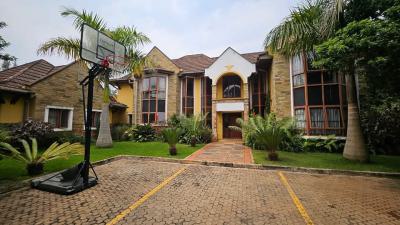 5bedroom All Ensuite Home with a Pool on Half Acre in Old Runda., Runda, Westlands, Nairobi, House for Sale
