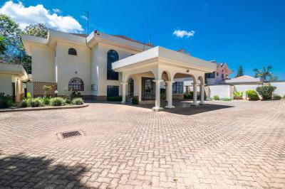Elegant 6-bedroom All-en-suite Mansion with a Private Swimming Pool, Runda, Westlands, Nairobi, House for Sale