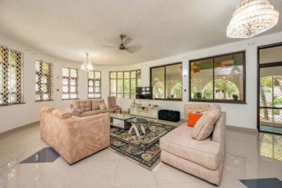 5 Bedrooms Maisonette on a 0.20 Ha. Plot in Nyali 45m, Nyali, Nyali, Mombasa, Townhouse for Sale