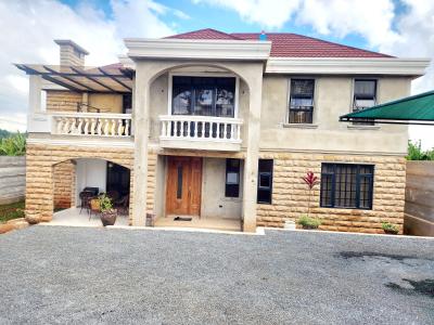 4br Executive Home W/ Detached Sq & Huge Garden - Golden Palm Gardens, Njathaini Road Golden Palms Gardens, Township C, Kiambu, Townhouse for Sale