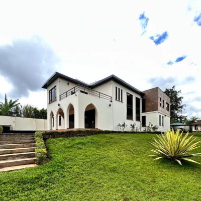 5 Bedroom Villa with a Private Swimming Pool, Runda, Westlands, Nairobi, House for Rent