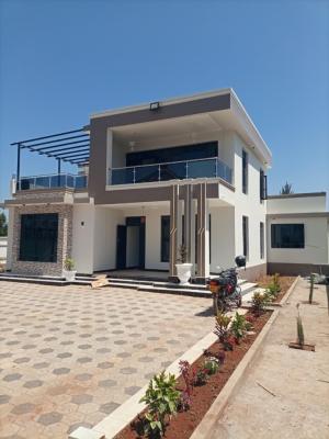 3 Bedroom House with Dsq All Ensuite Mugutha Has a Study Roo, Ruiru, Ruiru, Kiambu, Townhouse for Sale