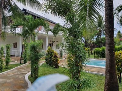 4 Bedroom House Sitting on 1/2 Acre Plot in Malindi Causorina. Ample P, Malindi Kilifi, Malindi Town, Kilifi, Townhouse for Sale