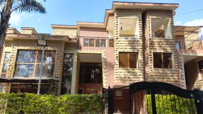 An Elegant Very Spacious 5 Bedroom Townhouse All Ensuite +2dsq+2office