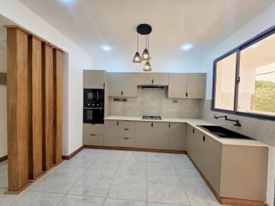 Gorgeous 3 Bedroom Apartment