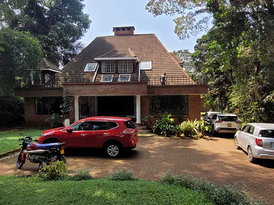 Unfurnished 4 Bedroom Standalone + DSQ Sitting on ½ Acre Near Un