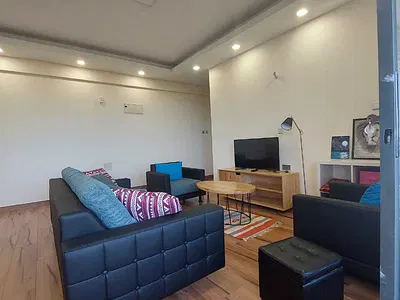 Modern 2 Bedroom Fully Furnished Apartment.