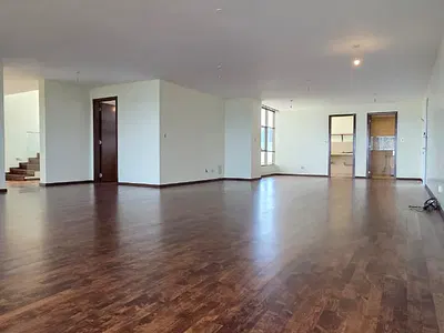 Luxury 4-Bedroom Duplex Penthouse with Amazing View