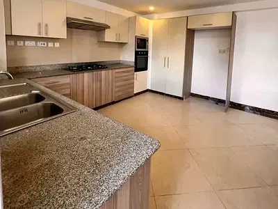 Modern 3 Bedroom Apartment + DSQ to Let