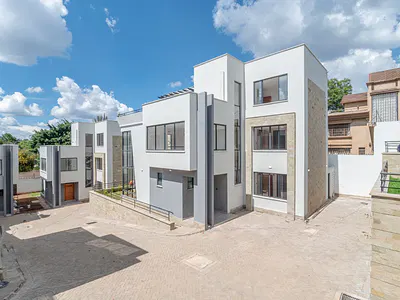Luxury 5 Bedroom Townhouse with Modern Finishing