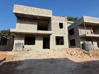 Poshy 4 Bedroom Villa Near the Beach