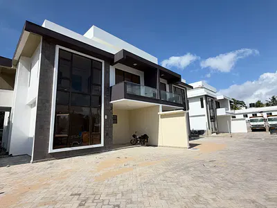 Contemporary 4 Bedroom Townhouse with a Swimming Pool & DSQ