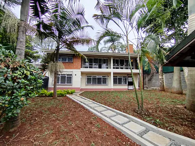 Gorgeous 4 Bedrooms House for Residential/Silent Office Use