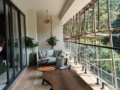 Luxury High End 3 Bedroom + DSQ with Forest Views