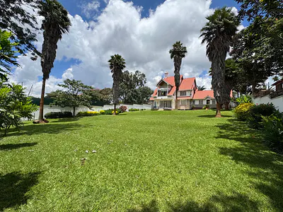 Luxurious Five Bedroom Standalone Mansion