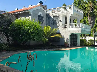 4 Bedroom Maisonette on a Half Acre with a Swimming Pool for Sale in N