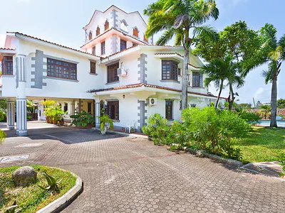 5 Bedrooms Ambassadorial Residence with a Swimming Pool at Serena Oppo