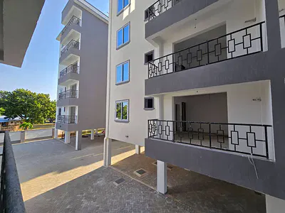 Contemporary 3 Bedroom Apartment with Swimming Pool & DSQ