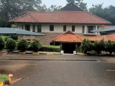 Luxury 5-Bedroom House in Gated Community