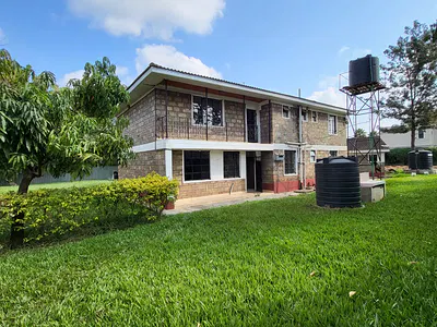Thome 5bedrooms with DSQ on Half Acre Ready for Residential or Commer